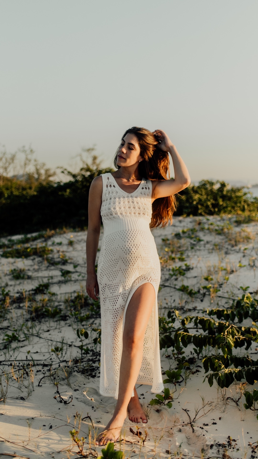 Mãe segurando bebê pela primeira vez após o nascimento